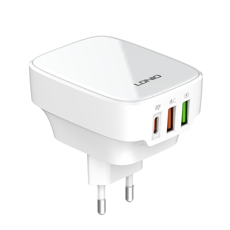 بارگاویکەرەوەی 32W 3‐Port USB QC4.0 سوپەر فاست Q334 (سپی)