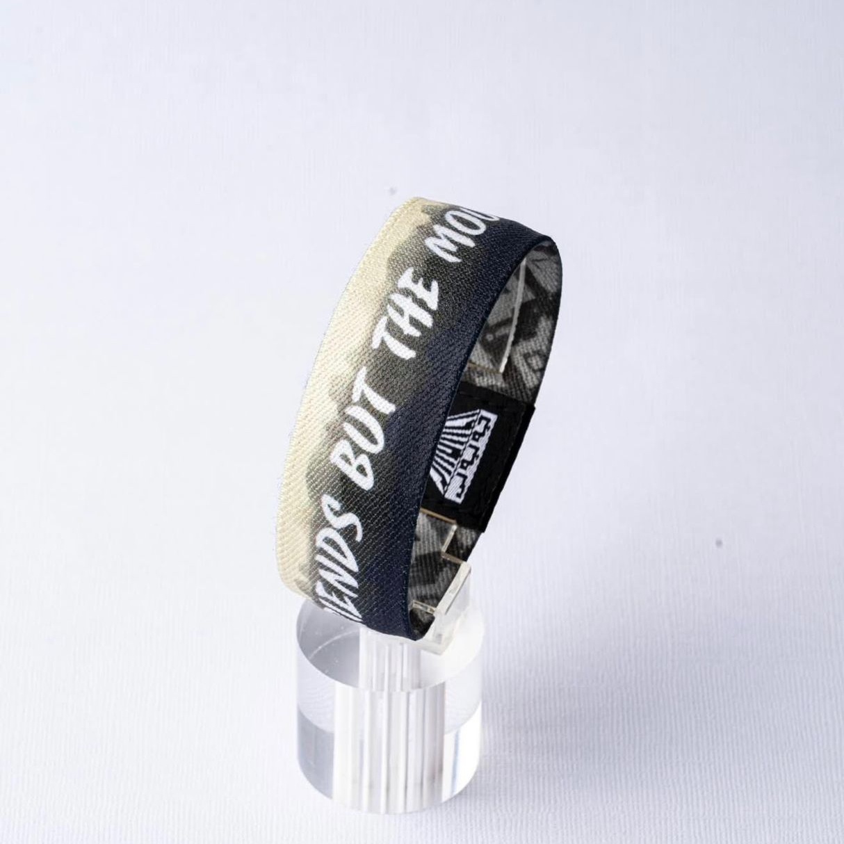 "No Friend Just Mountain" Silicone Wristband - Outdoor Adventure Design